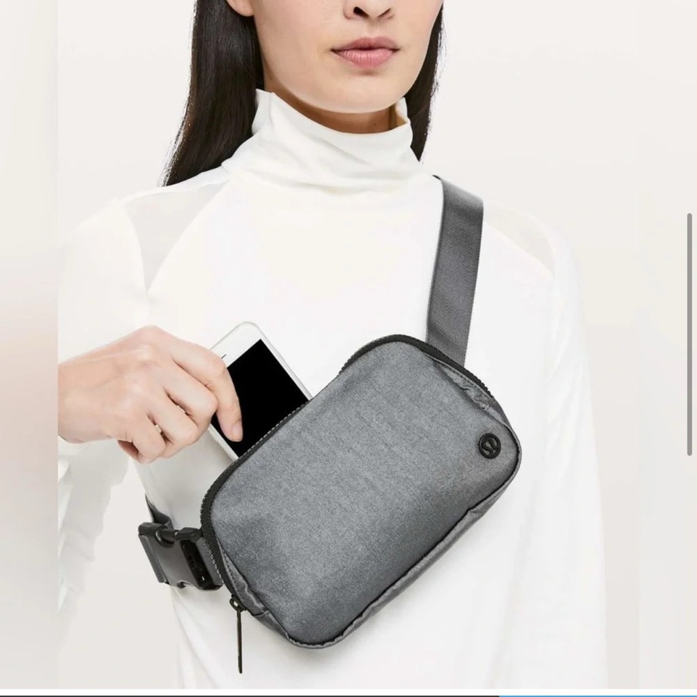 🖤 OG Lululemon Everywhere Belt Bag - Shiny dark gray